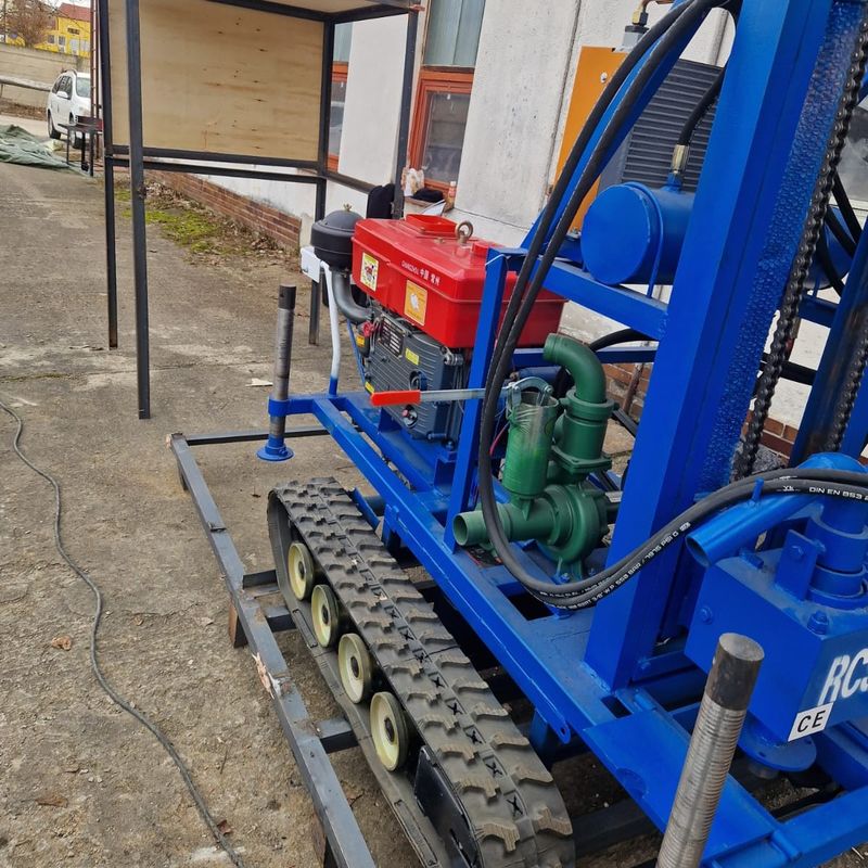150m Depth Percussive And Rotating Type Rubber Crawler Mounted Water Drilling Rig