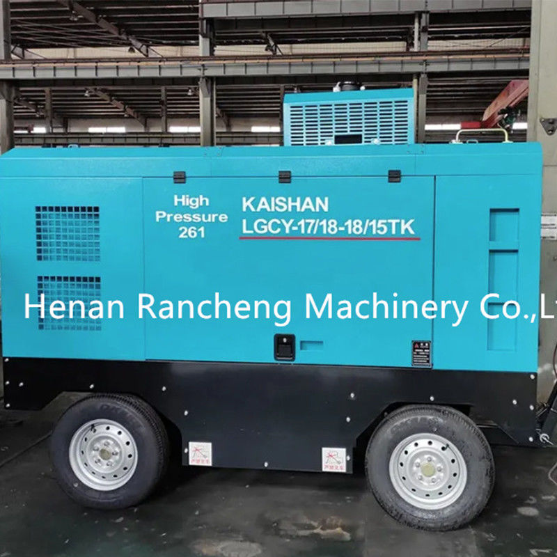 Four Wheels Trailer Type LGCY17-18-18/15TK Air Compressor Work Pressure 18bar 210HP Cu-mmins Engine For 150-200m Drilling