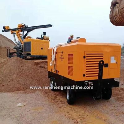 1400kg Portable Diesel Screw Air Compressor 55KW For 8Bar Work Pressure